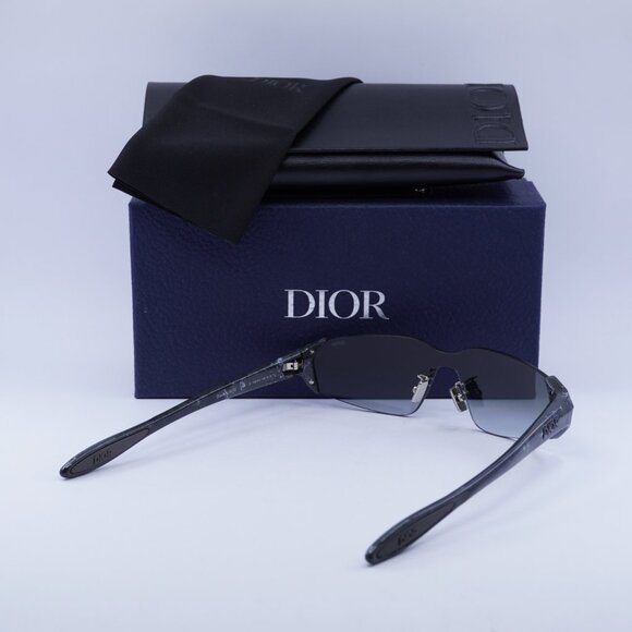 Dior DIORBAY M1U 10A1 Geometric Sunglasses - Black/Grey Gradient - Picture 11 of 11
